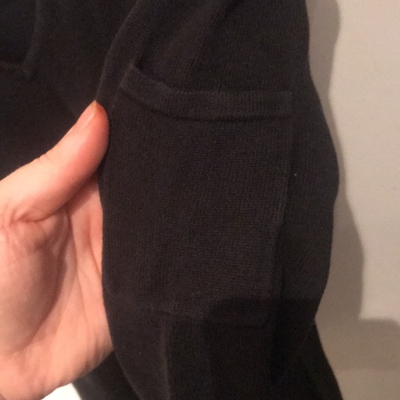 Fabulous Club Monaco 100% Cotton v neck sweatshirt with stylin’ sleeve pocket 👌 - Picture 7 of 7